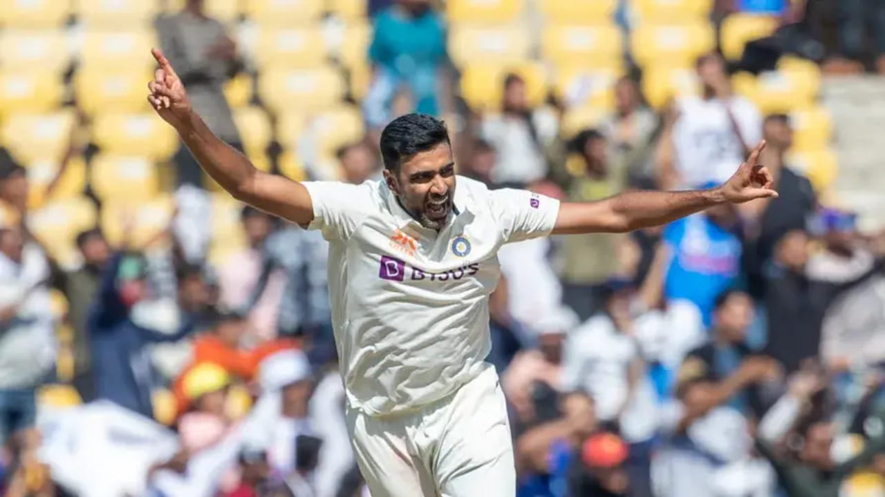 ભારતીય દિગ્ગજ સ્પિનર અશ્વિને બોર્ડર ગાવાસ્કર ટ્રોફીમાં સૌથી વધારે વિકેટ ઝડપવામાં બીજા સ્થાન પર પહોંચ્યો છે. અશ્વિને નાગપુર ટેસ્ટમાં 8 વિકેટ ઝડપવા સાથે જ હરભજનસિંહને પાછળ છોડી દીધો છે. 