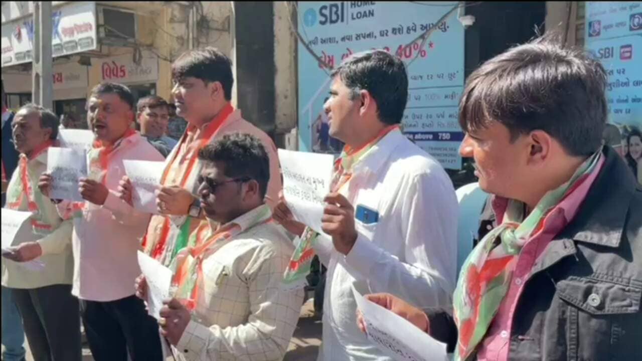 Gujarati Video : અદાણી મુદ્દે ગુજરાતના વિવિધ શહેરોમાં કોંગ્રેસનું વિરોધ પ્રદર્શન, વડોદરામાં કોંગ્રેસ કાર્યકરો-પોલીસનું ઘર્ષણ