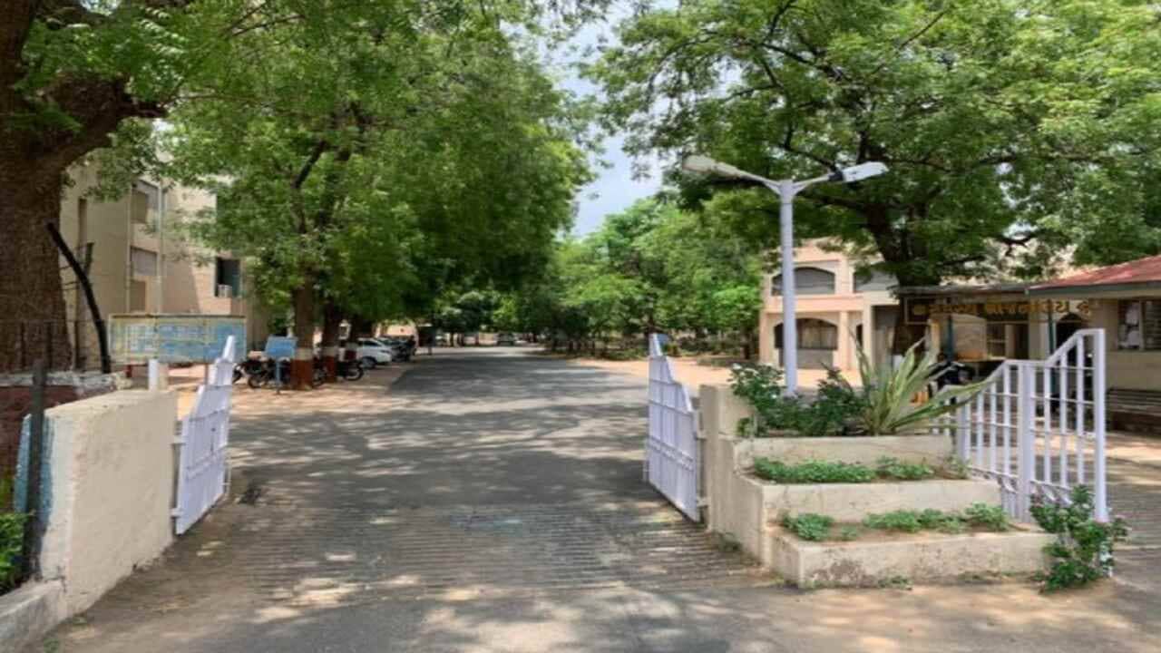 Gujarati Video : સરકાર માટે શરમ અને માથાનો દુખાવો બની રહ્યા છે 16 માજી MLA અને 1 કરંટ પ્રધાન, વાંચો કેમ