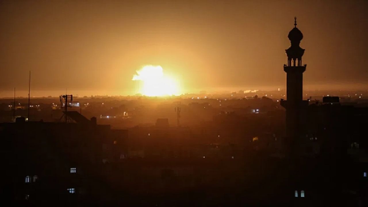Israel Airstrike on Gaza: ઈંટનો જવાબ પથ્થરથી, હમાસની ધમકી બાદ ઈઝરાયેલનો ગાઝા પટ્ટી પર રોકેટથી હુમલો