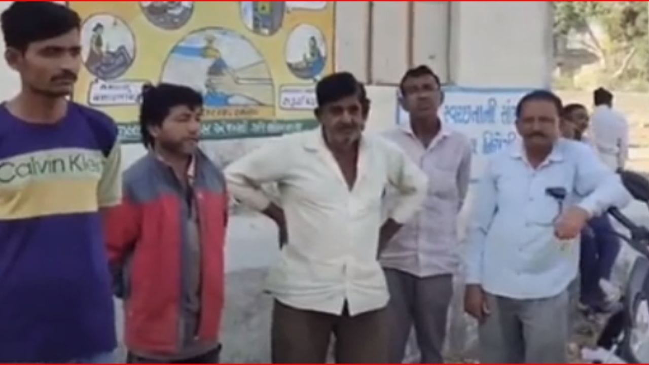 Gujarati Video : ગીર સોમનાથનું પીપળવા ગામ હાલ રણી ધણી વગરનું , ગુજરાત સરકારે નિમણૂક કરેલા વહીવટદારો જ છૂમંતર, જુઓ Video Gujarati Video : ગીર સોમનાથનું પીપળવા ગામ હાલ રણી ધણી વગરનું , ગુજરાત સરકારે નિમણૂક કરેલા વહીવટદારો જ છૂમંતર, જુઓ Video