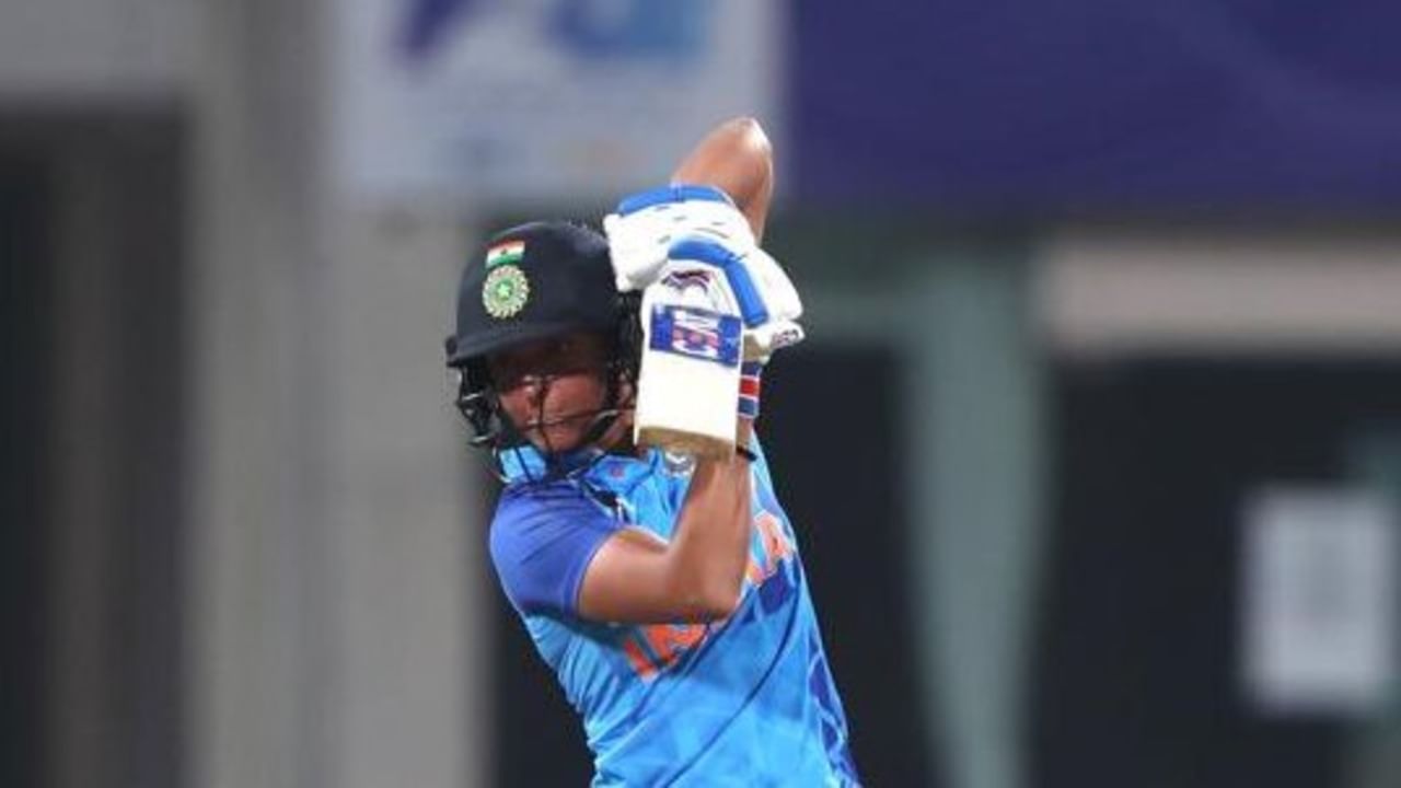 હરમનપ્રીત કૌર ટી20 આંતરરાષ્ટ્રીય ક્રિકેટમાં બહોળો અનુભવ ધરાવે છે. તેણે અત્યાર સુધીમાં 147 ટી20 મેચ રમી છે. જેમાં તેણે એક સદી અને 9 અડધી સદીની મદદ થી 2956 રન નિકાળ્યા છે. 