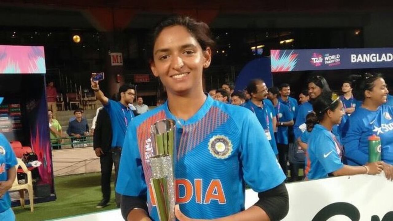 હરમનપ્રીત કૌરની કેપ્ટનશિપની વાત કરવામાં આવે તો, અહીં પણ તે ખૂબ અનુભવ ધરાવે છે. તે દબાણની સ્થિતીમાં પણ સુકાની તરીકે પોતાના અંદાજથી કેપ્ટનશિપ નિભાવતી મેદાનમાં જોવા મળે છે. ફિલ્ડર ગોઠવવાથી લઈને બોલરોને રોટેટ કરવા સહિતની બાબતોમાં પણ તેના કેપ્ટન તરીકેના અનુભવના લક્ષણો જોઈ શકાય છે. 