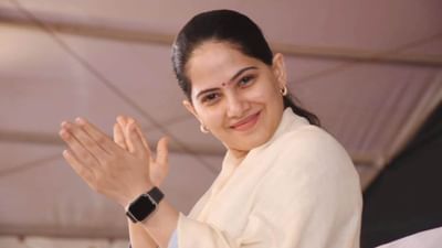 કેટલીક વસ્તુઓ ક્યારેય બદલાતી નથી જેમ કે માતાનો પ્રેમ, તમારા માટે પિતાની ચિંતા અને જૂના સાચા મિત્રોનો સંગાથ.