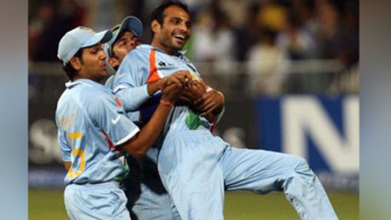 વર્ષ 2007ના T20 વર્લ્ડ કપની ફાઈનલ... પાકિસ્તાન અને ટીમ ઈન્ડિયાને છેલ્લા બોલ પર શાનદાર વિજય મેળવ્યો હતો.આ જીતના હીરોએ આજે ​​ક્રિકેટને અલવિદા કહી દીધું છે. અમે વાત કરી રહ્યા છીએ જોગીન્દર શર્માની જેણે ક્રિકેટના તમામ ફોર્મેટમાંથી સંન્યાસ લઈ લીધો છે. જોગીન્દર શર્માએ ટ્વીટ કરીને નિવૃત્તિની જાહેરાત કરી હતી. જોગિન્દરે BCCI, હરિયાણા ક્રિકેટ એસોસિએશન અને ભારતીય ચાહકોનો આભાર માન્યો. જોગીન્દર શર્માએ ભારત માટે 4 T20 મેચ અને 4 ODI રમી હતી.