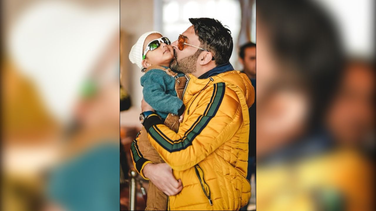 ત્રિશાનના બીજા જન્મદિવસ પર કપિલ શર્માએ તેના પુત્ર સાથેની કેટલીક તસવીરો ઈન્સ્ટાગ્રામ પર શેયર કરી છે, જે ખૂબ જ ખાસ છે. તે પોતાના પુત્રને પકડીને કિસ કરતો જોવા મળે છે. (Image: Kapil Sharma Instagram)