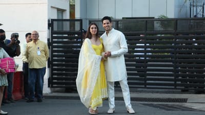 જેસલમેરમાં સાત ફેરા લીધા બાદ કિયારા અડવાણી અને સિદ્ધાર્થ મલ્હોત્રા પહેલીવાર મુંબઈ પહોંચ્યા હતા. જ્યાં તેઓ કેમેરા સામે પોઝ આપતા જોવા મળ્યા હતા. 
