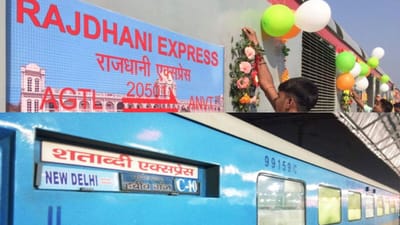 રાજધાની એક્સપ્રેસ - ભારતની રાજધાનીથી 24 ટ્રેનો દેશના અલગ અલગ ભાગમાં જાય છે, તેથી તેને રાજધાની એક્સપ્રેસ ટ્રેન કહેવામાં આવે છે. શતાબ્દી એક્સપ્રેસ- પ્રથમ વડાપ્રધાન જવાહરલાલ નહેરુની 100મી જન્મજંયતિ પર આવી 25 ટ્રેન શરુ થઈ હોવાથી તેનું નામ શતાબ્દી એક્સપ્રેસ રાખવામાં આવ્યું.