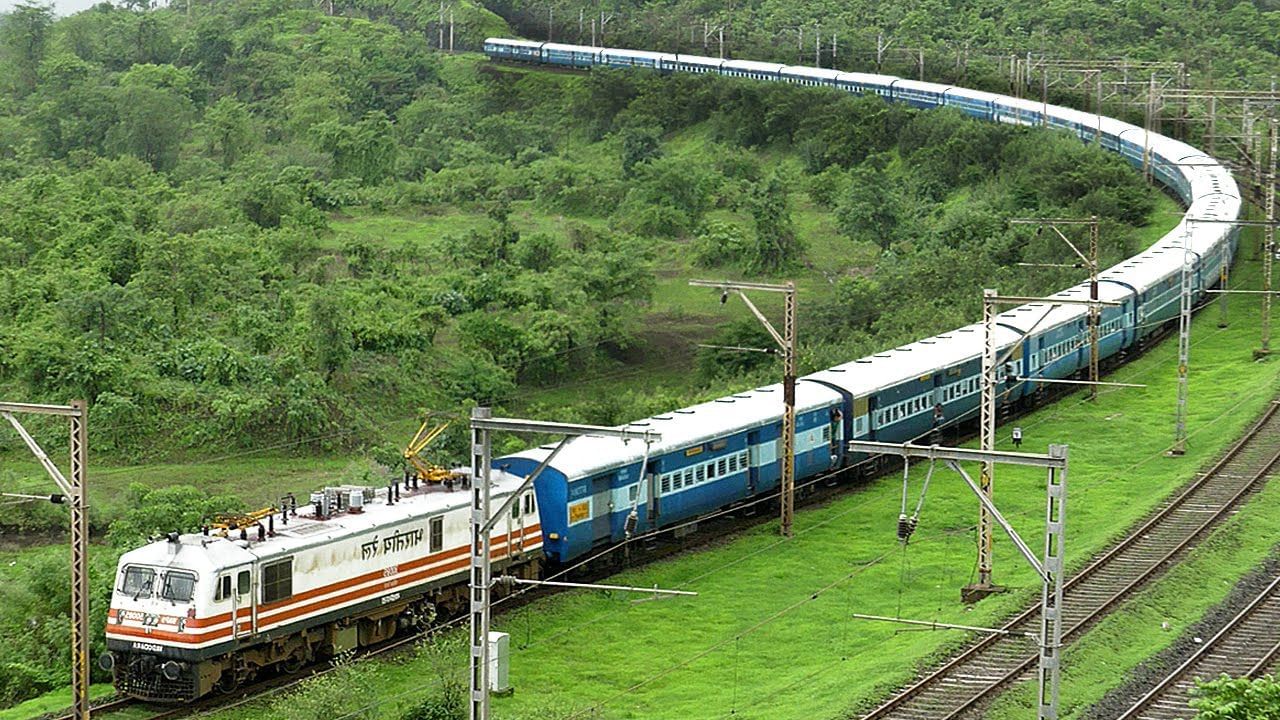 Railway news: અમદાવાદ-વારાણસી સિટી, અમદાવાદ-દરભંગા સાબરમતી એક્સપ્રેસ ટ્રેનને સારંગપુર-શાજાપુર સ્ટેશન ઉપર મળ્યું સ્ટોપેજ