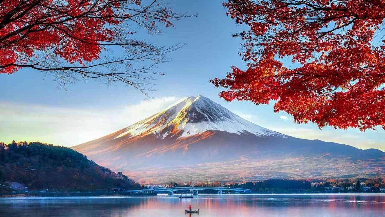 આ જાપાનની ઓળખ Mount Fuji છે. આ જાપાનનું મોસ્ટ આઈકોનિક સિમ્બોલ માનવામાં આવે છે.