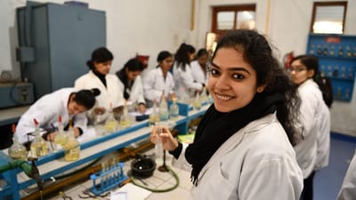 ખુશ ખબર...NEET પર આવ્યા મોટા સમાચાર, બદલાઈ ગઈ એલિજિબિલીટી, હવે 30% ઓછા માર્ક્સ પર પણ મળશે પ્રવેશ