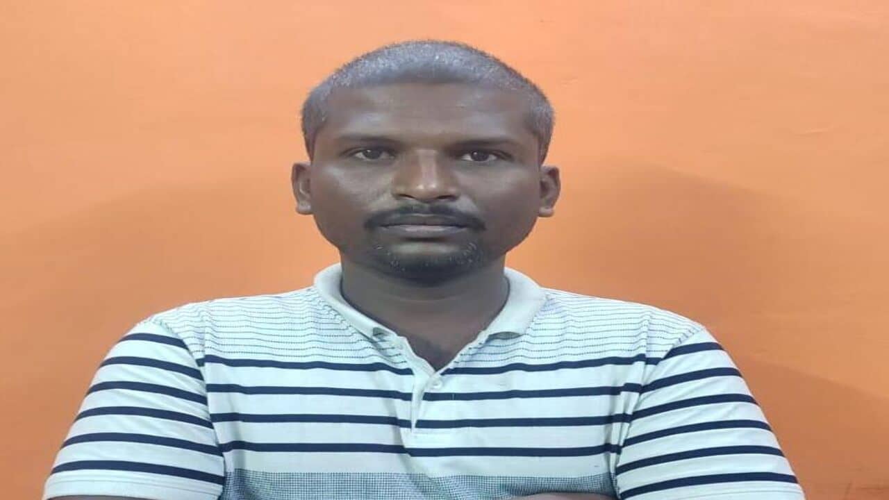 Gujarati Video : રાજકોટ નકલી નોટોના આંતરરાજ્ય કૌભાંડ કેસમાં મુખ્ય સૂત્રધારની ધરપકડ, રમેશ બાબુ કસ્તુરી તેલંગાણાથી ઝડપાયો