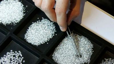 Gujarati Video : કેન્દ્રીય બજેટમાં ડાયમંડ ઈન્ડસ્ટ્રીને પ્રોત્સાહનની જાહેરાત, સુરતના વેપારીઓમાં ખુશીનો માહોલ