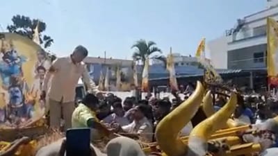 બળદગાડા પર સવારી કરીને ચંદ્રબાબુ નાયડુએ વિરોધીઓને આપ્યો જવાબ, જુઓ Video