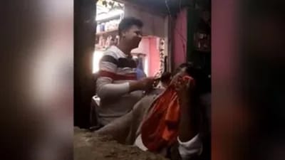 Viral Funny video: દુકાનમાં વાગ્યું એવું ગીત કે વાળ કપાવતા કપાવતા હીબકે ચઢયો આ યુવક, જુઓ Viral Video