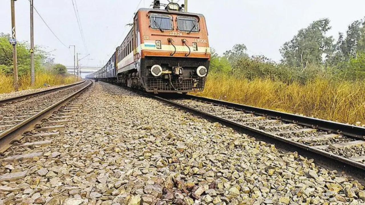 Railway news : રાજકોટ-જૂનાગઢ વચ્ચે 15 થી 21 ફેબ્રુઆરી સુધી દોડશે શિવરાત્રી સ્પેશિયલ ટ્રેન, સોમનાથ જતી ટ્રેનમાં જોડાયા વધારાના કોચ