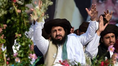 Viral Video: એક હાથમાં એટમ બોમ્બ અને બીજા હાથમાં કુરાન...આર્થિક સંકટ દૂર કરવા પાકિસ્તાનનો જેહાદી પ્લાન