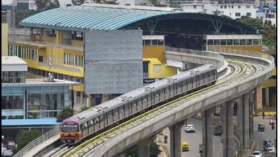 Viral video : મેટ્રોમાં હિન્દીમાં લખેલી સૂચનાઓ પર લગાવ્યા સ્ટીકરો, ગુસ્સામાં યુવકે કર્યું આ કામ