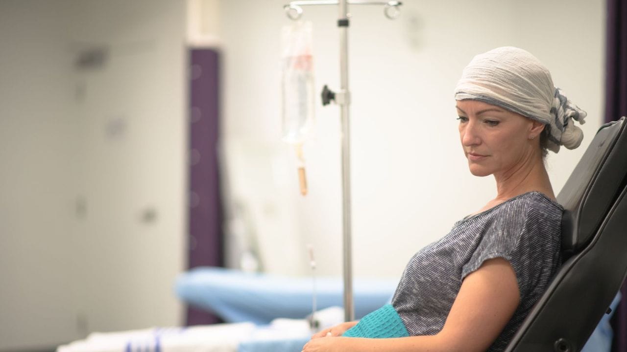 World Cancer Day કીમોથેરાપી શું છે ? જાણો કેન્સરની સારવાર માટે કેવી