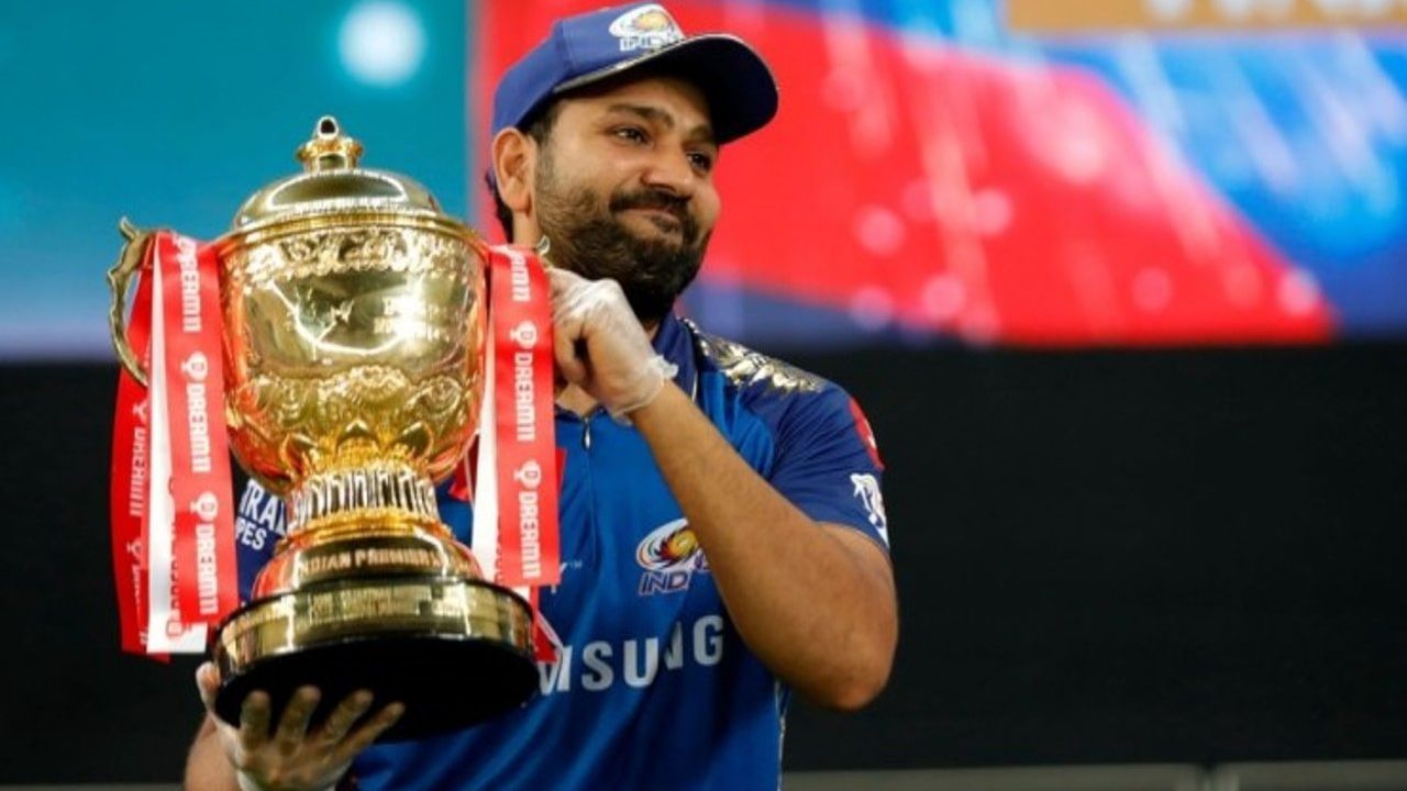 ભારતીય ક્રિકેટ ટીમના કેપ્ટન રોહિત શર્મા મુંબઈ ઈન્ડિયન્સના કેપ્ટન રહેશે. રોહિત શર્માના નેતૃત્વમાં આ ટીમ 5 વાર ચેમ્પિયન બની છે. 
