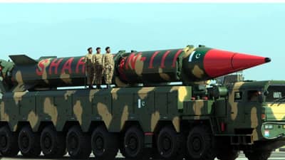 Viral Video : પેટ ભરવા માટે ન્યુક્લિયર બોમ્બ વેચી દો... પાકિસ્તાનના મિલિટરી એક્સપર્ટની સલાહ