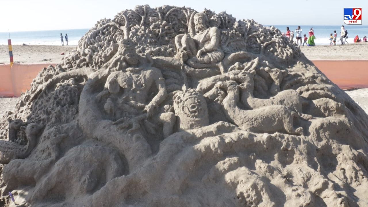 આ રેતશિલ્પ મહોત્સવની મુખ્ય થીમ મહાશિવરાત્રી છે. રેતશિલ્પકાર નથુભાઈ ગળચર દ્વારા મહાશિવપુરાણમાં ભગવાન શિવ પારધીને પ્રસન્ન થયા તે મહત્વનું નિદર્શન કરતું શિલ્પ કંડારવામાં આવ્યુ હતું. જે આગવી ભારતીય સંસ્કૃતિની ઝલક દર્શાવે છે.