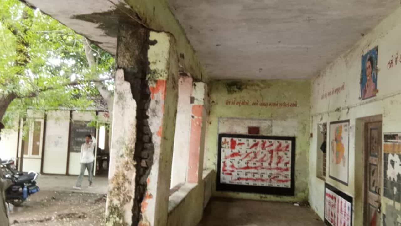 ગુજરાતી વીડિયો : જેતપુરના મેવાસા ગામની શાળા જર્જરિત, વિદ્યાર્થીઓ સમાજવાડીમાં અભ્યાસ કરવા મજબૂર, Video માં જુઓ દયનિય સ્થિતિ