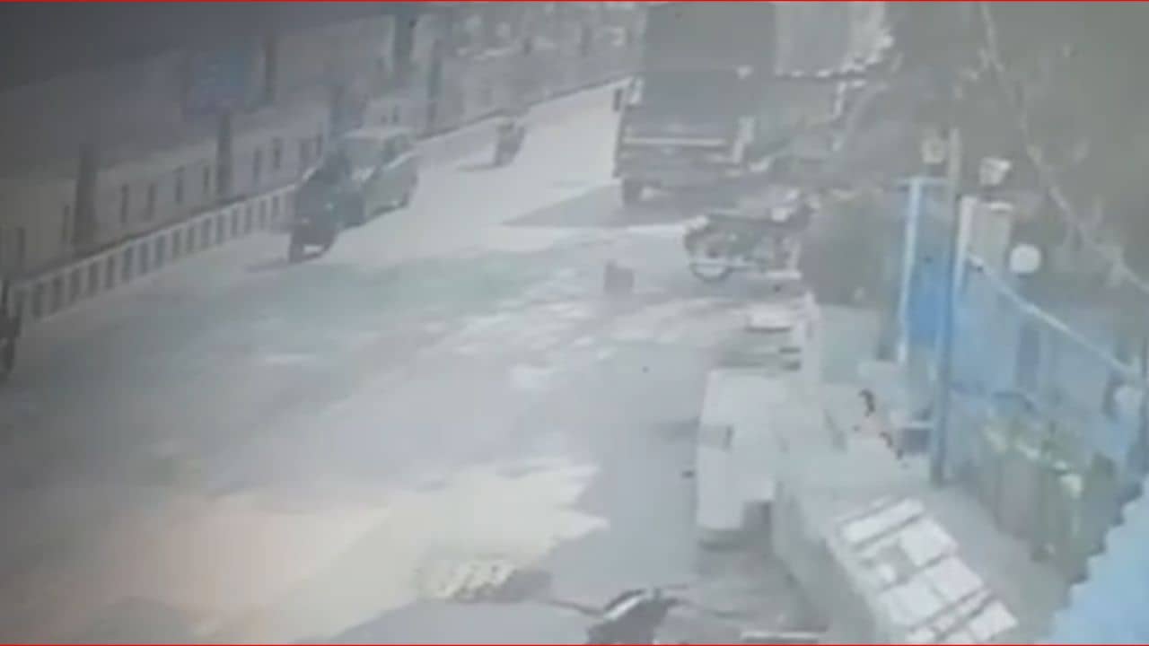 Gujarati Video : સુરતના ઉધનામાં ધોળા દિવસે અંધાધૂંધ ફાયરિંગ, અંગત અદાવતમાં ફાયરિંગ થયાની આશંકા