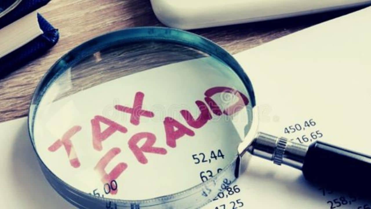 Gujarati Video : સુરતમાં GST વિભાગ અને ATSએ બોગસ બીલિંગ કર્યો કૌભાંડનો પર્દાફાશ, 75 કંપનીઓના 112 સ્થળે દરોડાથી ફફડાટ