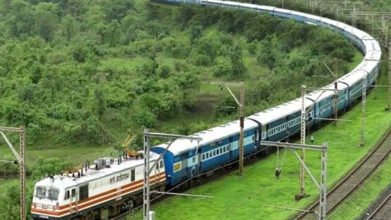 ગુજરાતી વીડિયો : સુરતમાં ઉત્તરભારત જવા ટ્રેન શરૂ કરો નહીં તો નવા સ્ટેશનનું કામ રોકી દઈશું, Video માં જુઓ કોમે આપી ચિમકી ગુજરાતી વીડિયો : સુરતમાં ઉત્તરભારત જવા ટ્રેન શરૂ કરો નહીં તો નવા સ્ટેશનનું કામ રોકી દઈશું, Video માં જુઓ કોમે આપી ચિમકી