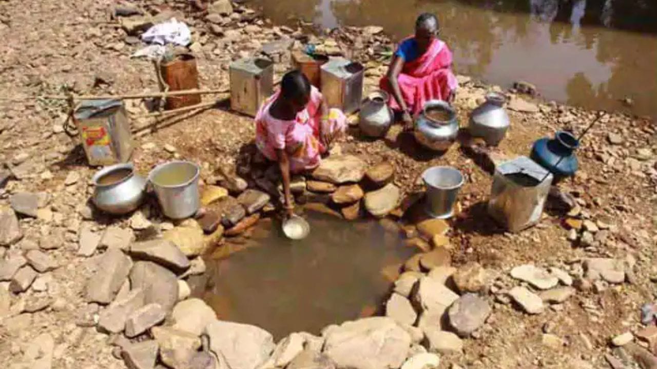 Gujarati Video : દાંતા તાલુકાનું તળેટી ગામ આજે પણ વિકાસથી વંચિત ! ગામવાસીઓને પાણી ભરવા માટે ભટકવુ પડે છે, જુઓ Video Gujarati Video : દાંતા તાલુકાનું તળેટી ગામ આજે પણ વિકાસથી વંચિત ! ગામવાસીઓને પાણી ભરવા માટે ભટકવુ પડે છે, જુઓ Video