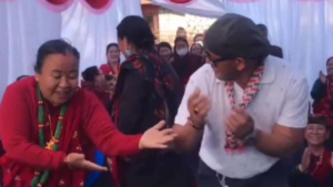Viral Video : નેપાળી મહિલાએ બોલીવુડ ગીત 'ડફલી વાલે ડફલી બજા' પર કર્યો જબરદસ્ત ડાન્સ, વીડિયો થયો વાયરલ