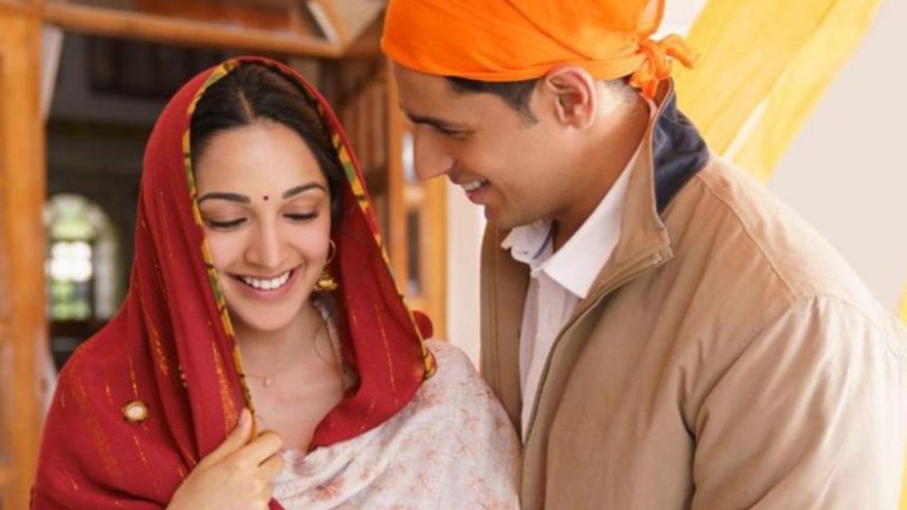 નેટવર્થની દૃષ્ટિએ સિદ્ધાર્થ મલ્હોત્રા કિયારા કરતાં ઘણો આગળ છે. celebritiesworth.com અનુસાર, સિદ્ધાર્થની કુલ સંપત્તિ 10 મિલિયન ડોલર એટલે કે 82 કરોડથી વધુ છે. બીજી તરફ, કિયારાની કુલ સંપત્તિ માત્ર 25 કરોડ રૂપિયા છે.