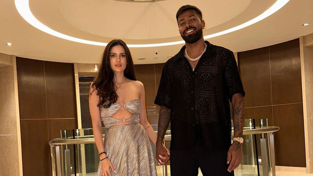 પ્રપોઝના  5 મહિના પછી, હાર્દિક પંડ્યાએ નતાશા સાથે લગ્ન કર્યા અને તેમના સંબંધોને નવું નામ આપ્યું. આ લગ્ન કોર્ટ મેરેજ હતા, જેના કારણે હાર્દિકને મહેમાનોને બોલાવાની ઈચ્છા અધુરી રહી ગઈ હતી.