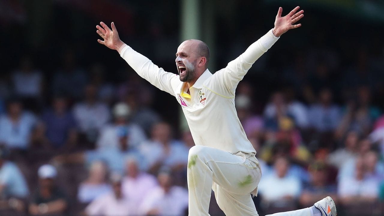  ઓસ્ટ્રેલિયાનો નાથન લિયોન 22 ટેસ્ટમાં 94 વિકેટ સાથે ત્રીજા નંબર પર છે. આ સાથે જ અશ્વિને 18 ટેસ્ટમાં 89 વિકેટ ઝડપી છે અને તે ચોથા નંબર પર છે. આ સાથે જ રવિન્દ્ર જાડેજા પણ 5માં નંબર પર છે. તેણે 12 ટેસ્ટમાં 63 વિકેટ ઝડપી છે.