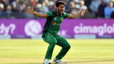 Twitter Video : Live મેચમાં પાકિસ્તાનના ફાસ્ટ બોલરે અમ્પાયરની ઉડાવી મજાક, Video વાયરલ થયો