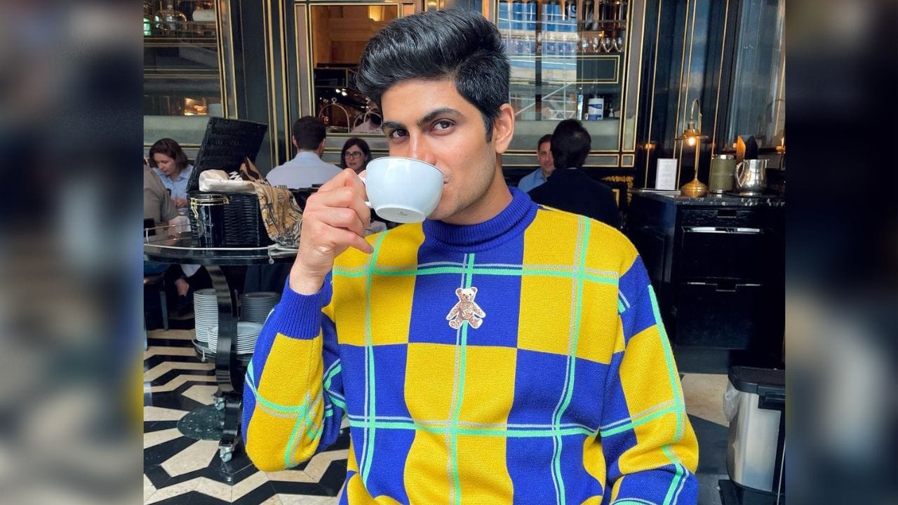 શુભમન ગિલ અને સારા અલી ખાનના અફેરના સમાચારે ત્યારે વેગ પકડ્યો જ્યારે શુભમન ગિલે પંજાબી અભિનેત્રી સોનમ બાજવા સાથેના એક ઈન્ટરવ્યુમાં અભિનેત્રીની પ્રશંસા કરી. આ સાથે જ બંનેની સાથે સમય વિતાવતા અનેક ફોટો ઈન્ટરનેટ પર વાયરલ થયા છે. જોકે, બંનેએ તેમના સંબંધો વિશે ક્યારેય કંઈ કહ્યું નથી.