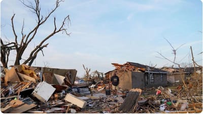 અમેરિકાના મિસિસિપીમાં આવેલા ભીષણ વાવાઝોડાએ રાષ્ટ્રપતિ જો બાયડેનની ઊંઘ હરામ કરી દીધી છે. આ તોફાન પછી, એક હરિયાળું શહેર ખંડેરમાં ફેરવાઈ ગયું. વાવાઝોડાએ 26 લોકોના જીવ લીધા. તે જ સમયે, ડઝનેક લોકો ગંભીર રીતે ઘાયલ થયા હતા. (ફોટો ક્રેડિટ- રોઇટર્સ)