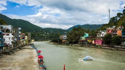 1. ઈન્ડિયન રેલવે કેટરિંગ એન્ડ ટુરિઝમ કોર્પોરેશન (IRCTC) એ પાંચ રાત અને 6 દિવસનું ટૂર પેકેજ રજૂ કર્યું છે. આ ટુર પેકેજ એપ્રિલથી દર શુક્રવારે શરૂ થશે. ટૂર પેકેજ 15મી એપ્રિલથી દર શુક્રવારે શરૂ થશે અને 14મી જુલાઈના રોજ સમાપ્ત થશે. આ ટૂર પેકેજ લખનૌથી શરૂ થશે અને લખનૌમાં જ સમાપ્ત થશે. (ફાઈલ ઈમેજ)