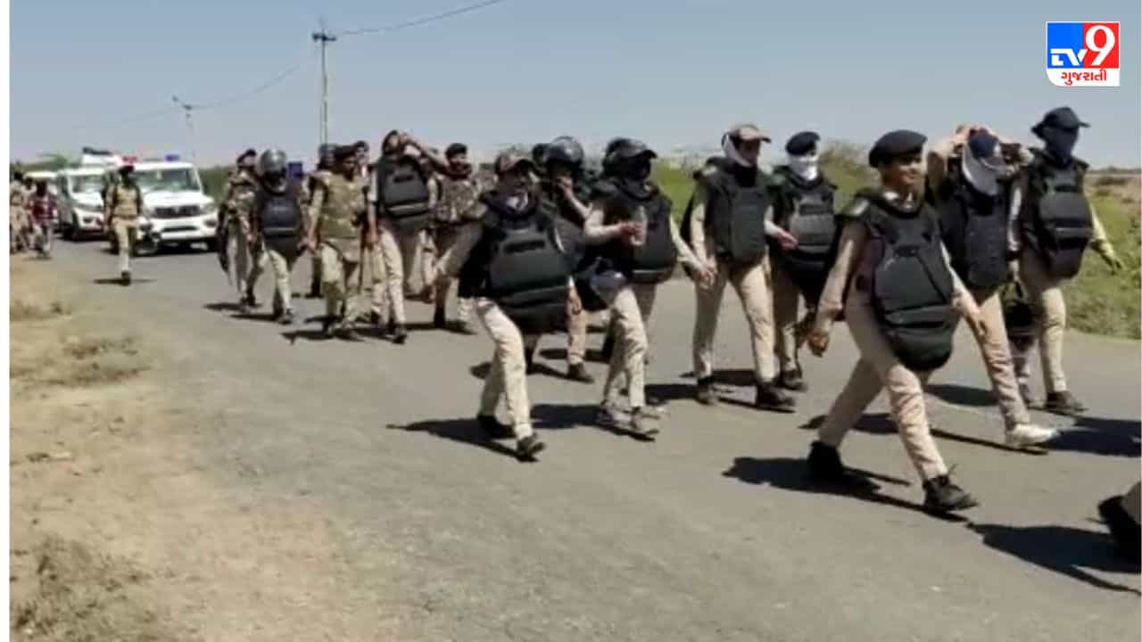 Gujarati Video: દ્વારકાના હર્ષદ ગામમાં બીજા દિવસે પણ દબાણ હટાવવાની કામગીરી યથાવત્, જુઓ Video