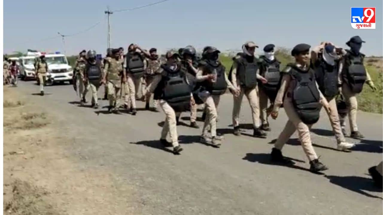 Gujarati Video: દ્વારકાના હર્ષદ ગામમાં બીજા દિવસે પણ દબાણ હટાવવાની કામગીરી યથાવત્, જુઓ Video