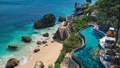  બાલી એક એવું ટૂરિસ્ટ સ્પોટ છે જેની સુંદરતા આખી દુનિયાને દિવાના બનાવે છે. બાલીનો ભારત સાથે ખાસ સંબંધ છે, પરંતુ અહીં ભારતીય પ્રવાસીઓની ભીડ પણ જોવા મળે છે. તે ભારતમાં હનીમૂન ડેસ્ટિનેશન તરીકે પ્રખ્યાત છે. પરંતુ પ્રવાસના હેતુથી અહીં આવનારાઓ માટે એક ખરાબ સમાચાર છે.