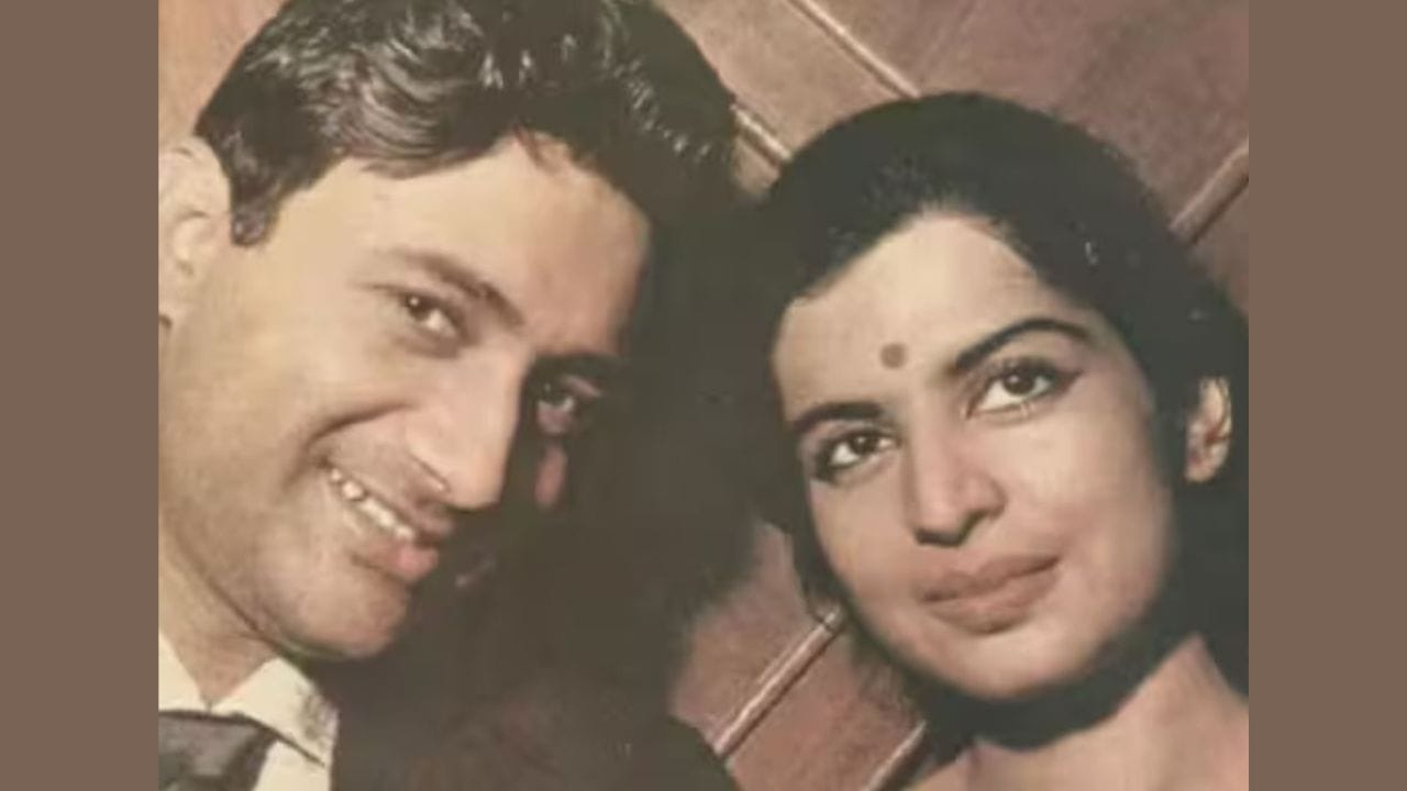 દેવ આનંદના જીવન વિશેનો બીજો રસપ્રદ કિસ્સો એ તેમનું વૈભવી ઘર છે. જે જુહુમાં આઇરિસ પાર્કની નજીકમાં આવેલું હતું. તે આલીશાન વિસ્તારમાં એક્ટરનો પહેલો બંગલો હતો. અભિનેતા તેની પત્ની અને અભિનેત્રી કલ્પના કાર્તિક અને તેમના બાળકો, સુનીલ આનંદ અને દેવીના સાથે લગભગ 40 વર્ષ સુધી ઘરમાં રહેતા હતા.
