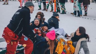 જો તમે ફિનલેન્ડની ઓફિશિયલ ટુરિઝમ વેબસાઈટ પર જશો, તો ત્યાં તમને મોટા અક્ષરોમાં લખેલું The Happiest Country In The World જોવા મળશે. ફિનલેન્ડને વિશ્વનો સૌથી સુખી દેશ માનવામાં આવે છે. દર વર્ષે વિશ્વના એવા દેશોની લિસ્ટ તૈયાર કરવામાં આવે છે, જ્યાં દેશોની ખુશીનો સૂચકાંક જણાવવામાં આવે છે અને ફિનલેન્ડ આ લિસ્ટમાં હંમેશા ટોચ પર રહે છે. 