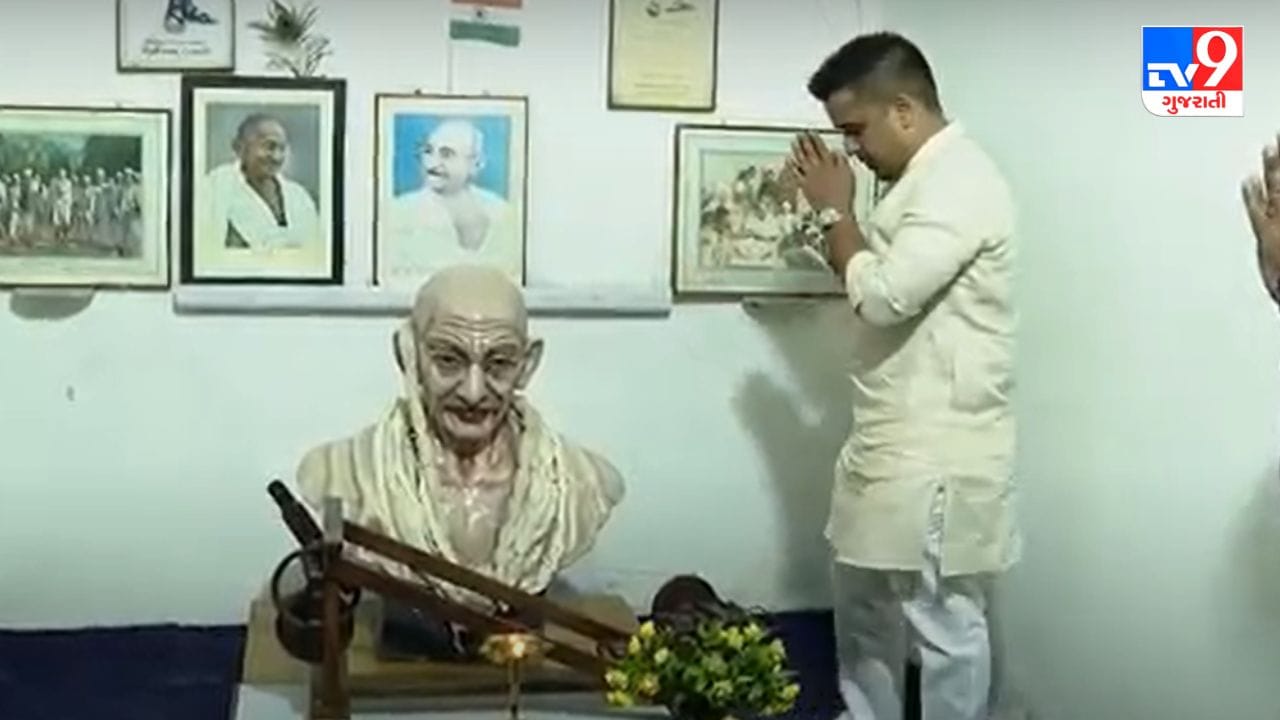 સાબરમતી મધ્યસ્થ જેલમાં કેદીઓના મંદિર સમાન ગણવામાં આવતા "મહાત્મા ગાંધી યાર્ડ" તેમજ "સરદાર યાર્ડ"ની  મુલાકાત લીધી હતી. 
