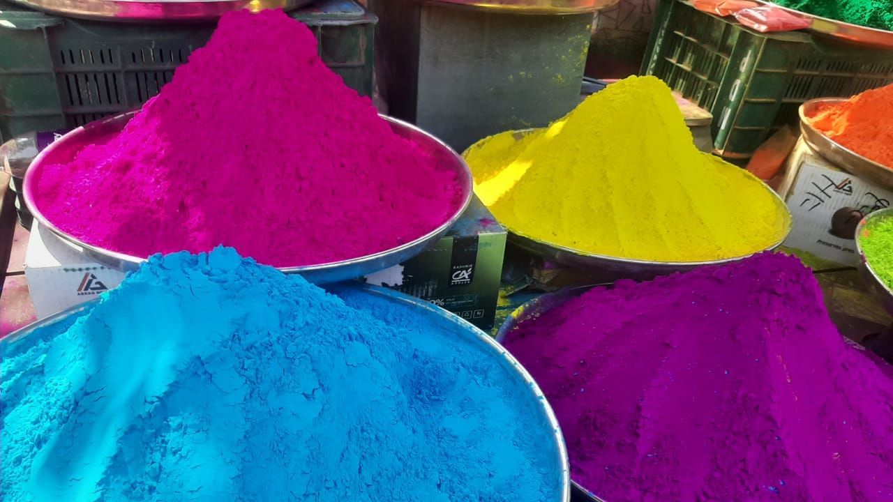Holi 2023 Celebrate Dhuleti with natural colors this year, know its