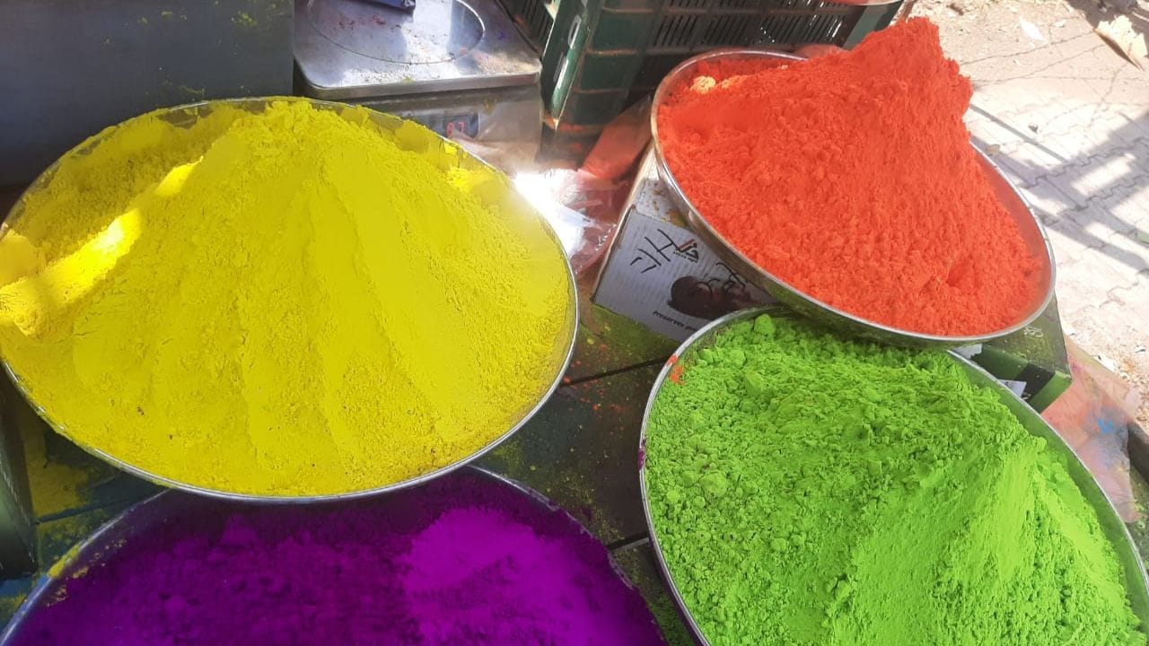Holi 2023 Celebrate Dhuleti with natural colors this year, know its