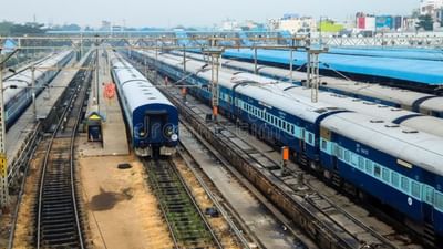 ભારતીય રેલ્વે એશિયાનું સૌથી મોટું રેલ નેટવર્ક છે અને વિશ્વનું ચોથું સૌથી મોટું રેલ નેટવર્ક છે. ભારતમાં રેલ્વે રનિંગ ટ્રેક 92,081 કિમીમાં ફેલાયેલો છે જે 66,687 કિમીનું અંતર આવરી લે છે. ભારતીય રેલ્વે એ ભારતમાં જાહેર પરિવહનનું સૌથી મહત્વપૂર્ણ માધ્યમ છે જે દરેક વ્યક્તિ માટે સરળતાથી ઉપલબ્ધ છે.