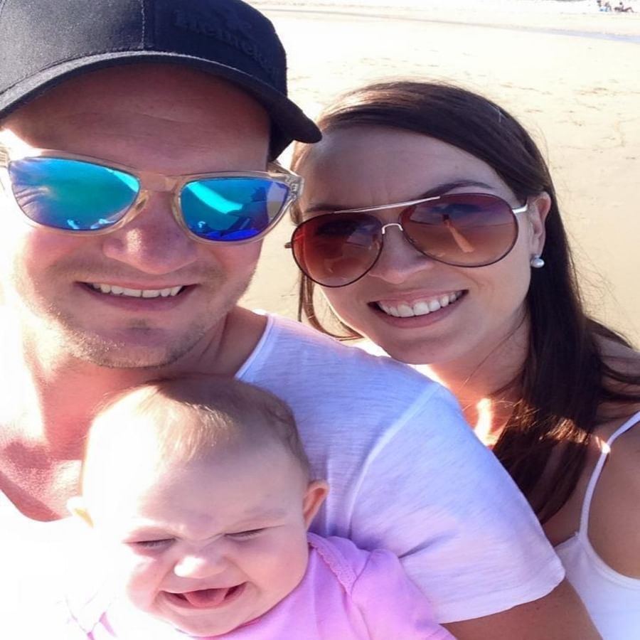 જોકે બાદમાં જેનિન કાલિસે આ કામ છોડી દીધુ હતુ. હવે તે ફિઝીયો થેરાપિસ્ટનુ કામ કરે છે. જેનિન લગ્ન કરીને એક બાળકની માતા બની ચુકી છે. અવારનવાર પોતાના અને પરિવારની તસ્વીરો સોશિયલ મીડિયા પર શેર કરતી રહે છે. 