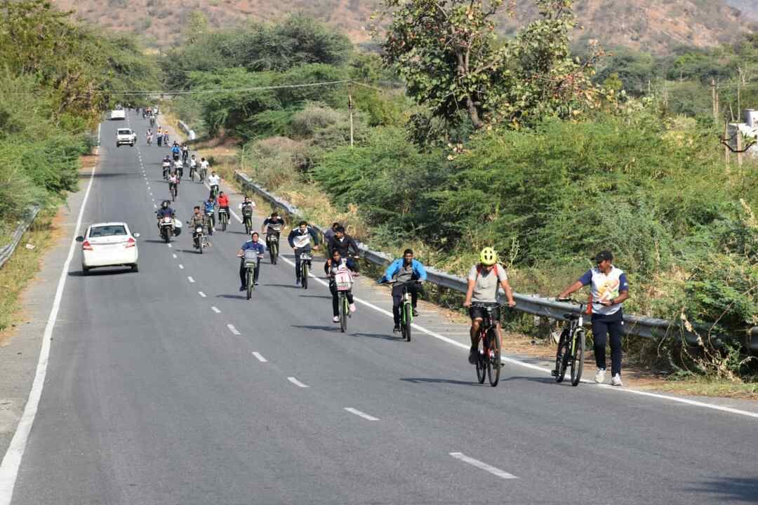  રાઈડ ટુ વડનગર સાયકલ યાત્રા ધરોઈ ડેમથી શરૂ થઈને સતલાસણા,સતલાસણાથી ખેરાલુ,ખેરાલુથી ઐતિહાસિક નગરી વડનગર અને વડનગરના શર્મિષ્ઠા તળાવ ખાતે સમાપ્ત થઈ હતી.